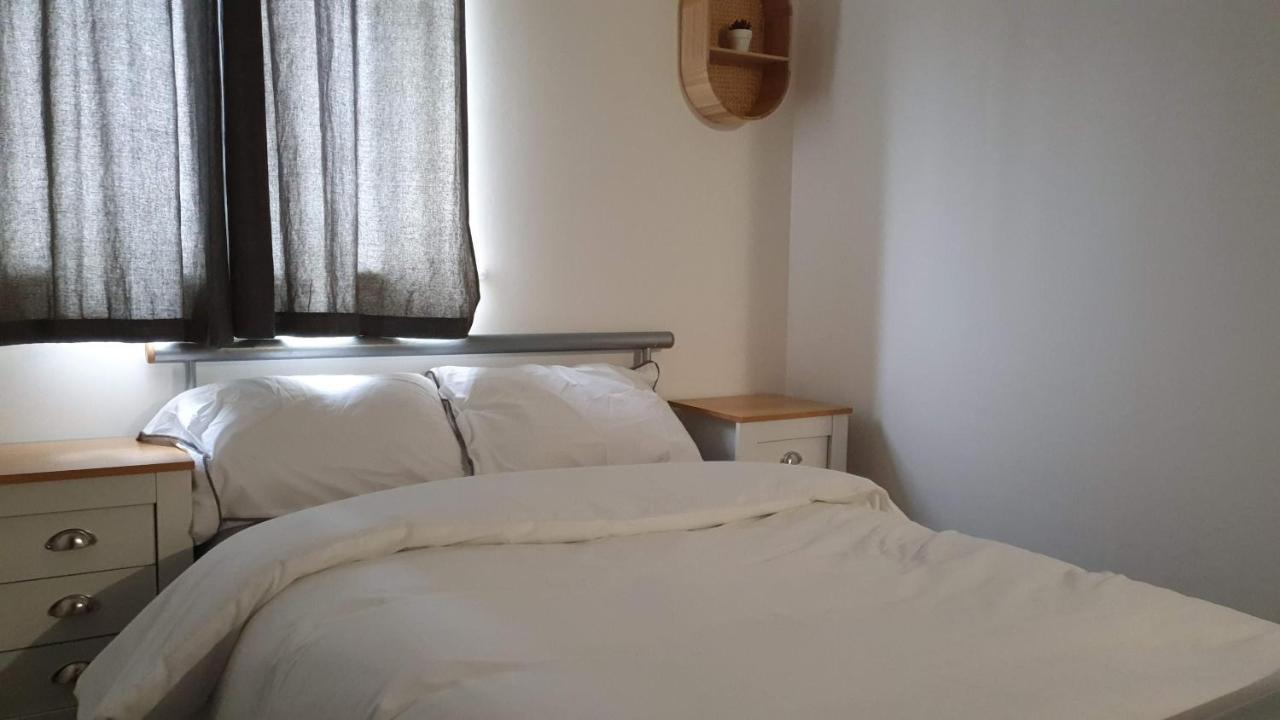 Spacious London Apartment 5 Min Walk To Leytonstone Underground Station And 5 Stops To Zone 1 Buitenkant foto