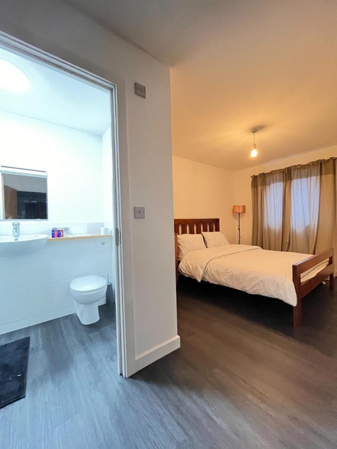 Spacious London Apartment 5 Min Walk To Leytonstone Underground Station And 5 Stops To Zone 1 Buitenkant foto
