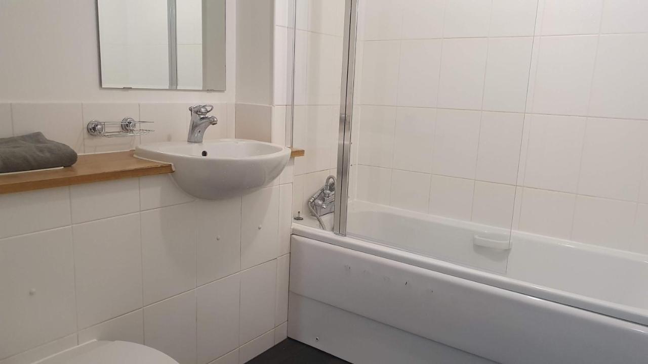 Spacious London Apartment 5 Min Walk To Leytonstone Underground Station And 5 Stops To Zone 1 Buitenkant foto
