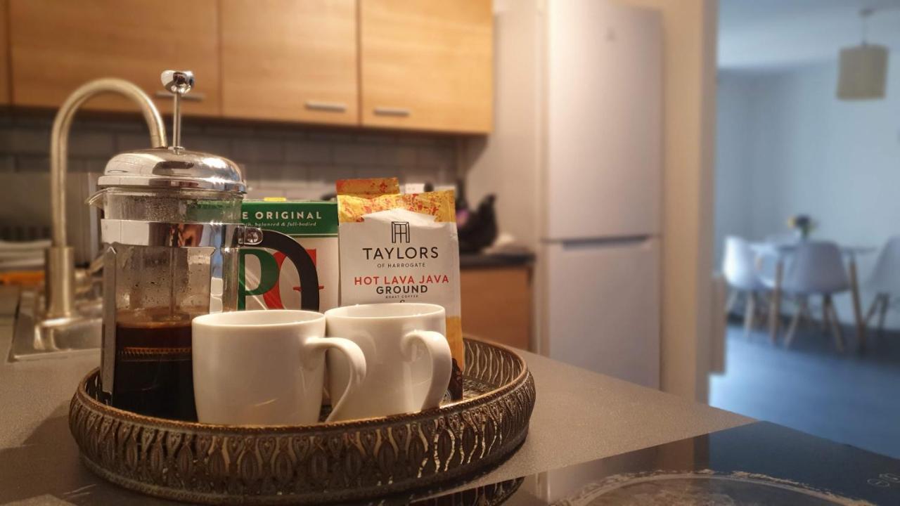 Spacious London Apartment 5 Min Walk To Leytonstone Underground Station And 5 Stops To Zone 1 Buitenkant foto