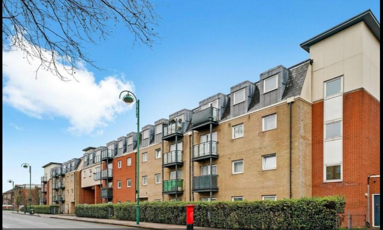 Spacious London Apartment 5 Min Walk To Leytonstone Underground Station And 5 Stops To Zone 1 Buitenkant foto
