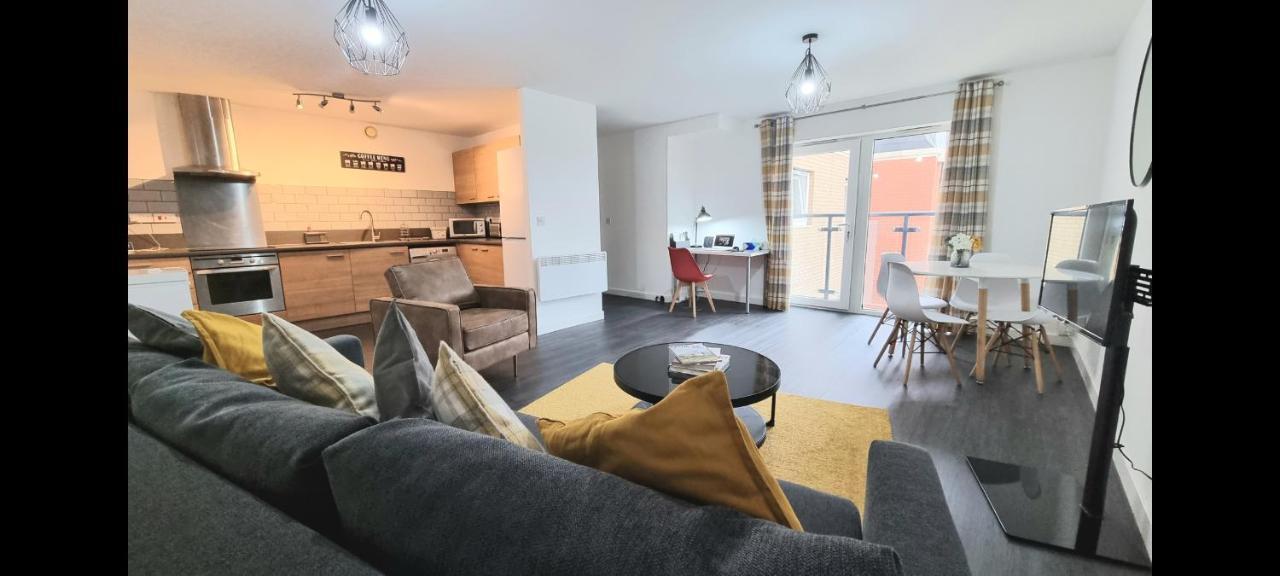 Spacious London Apartment 5 Min Walk To Leytonstone Underground Station And 5 Stops To Zone 1 Buitenkant foto