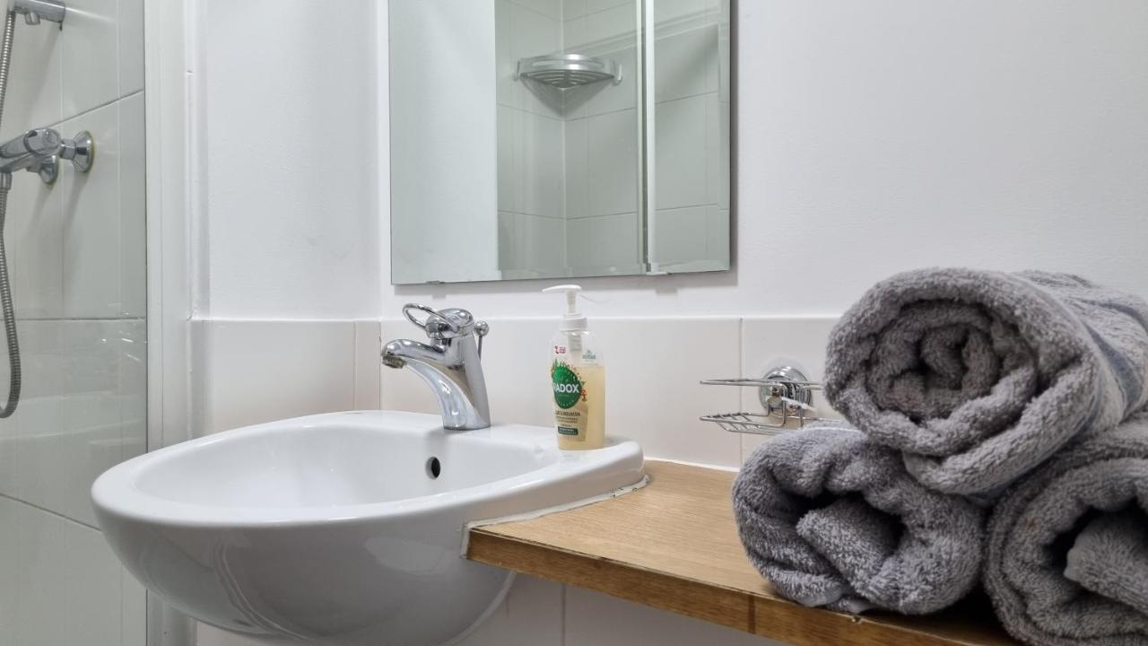 Spacious London Apartment 5 Min Walk To Leytonstone Underground Station And 5 Stops To Zone 1 Buitenkant foto
