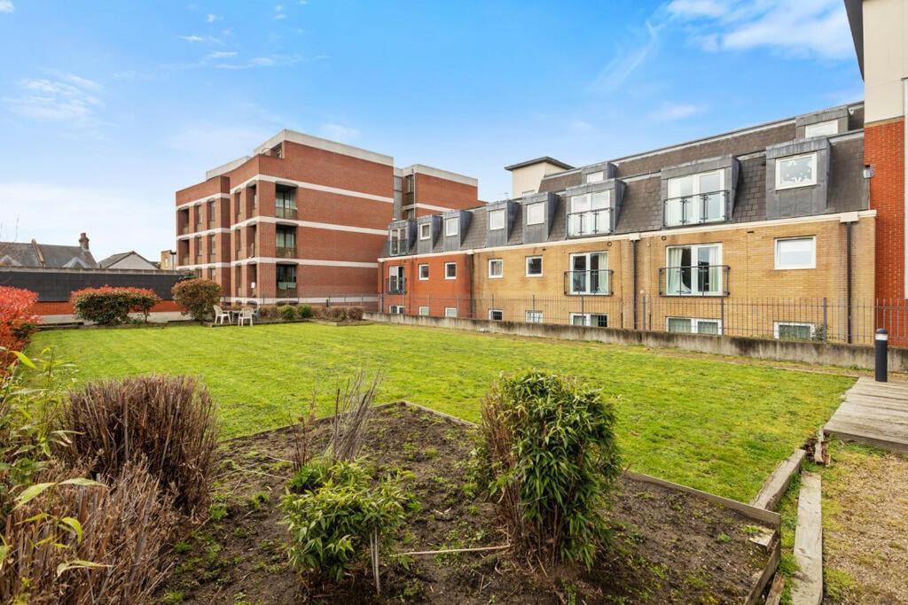 Spacious London Apartment 5 Min Walk To Leytonstone Underground Station And 5 Stops To Zone 1 Buitenkant foto